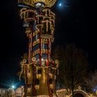 Der Hundertwasserturm bei Nacht