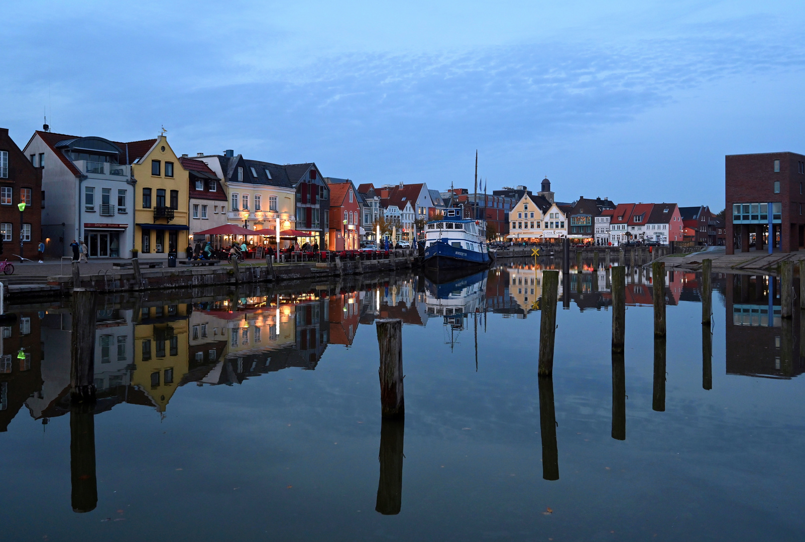 Der Husumer Binnenhafen im letzten Oktoberlicht