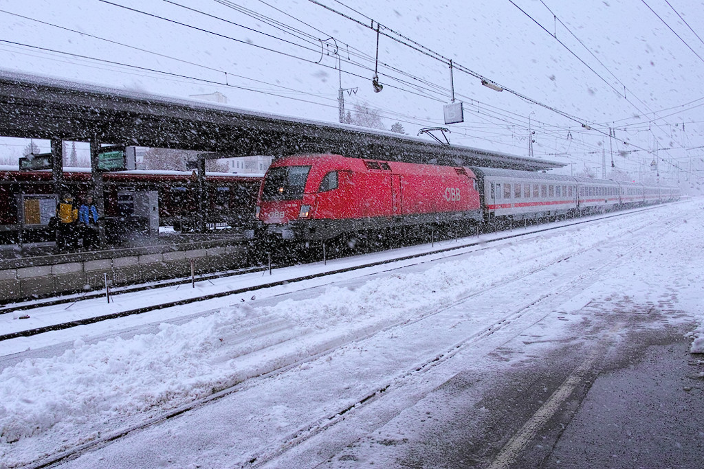 Der IC 2082 "Königssee" fährt ein