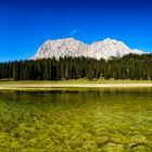 Der Igelsee in Tirol, Österreich mit Zugspitze