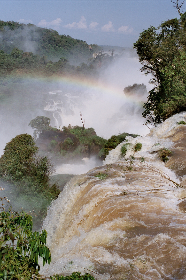 Der Iguassu -Wasserfall an der argentinisch/brasilianischen Grenze