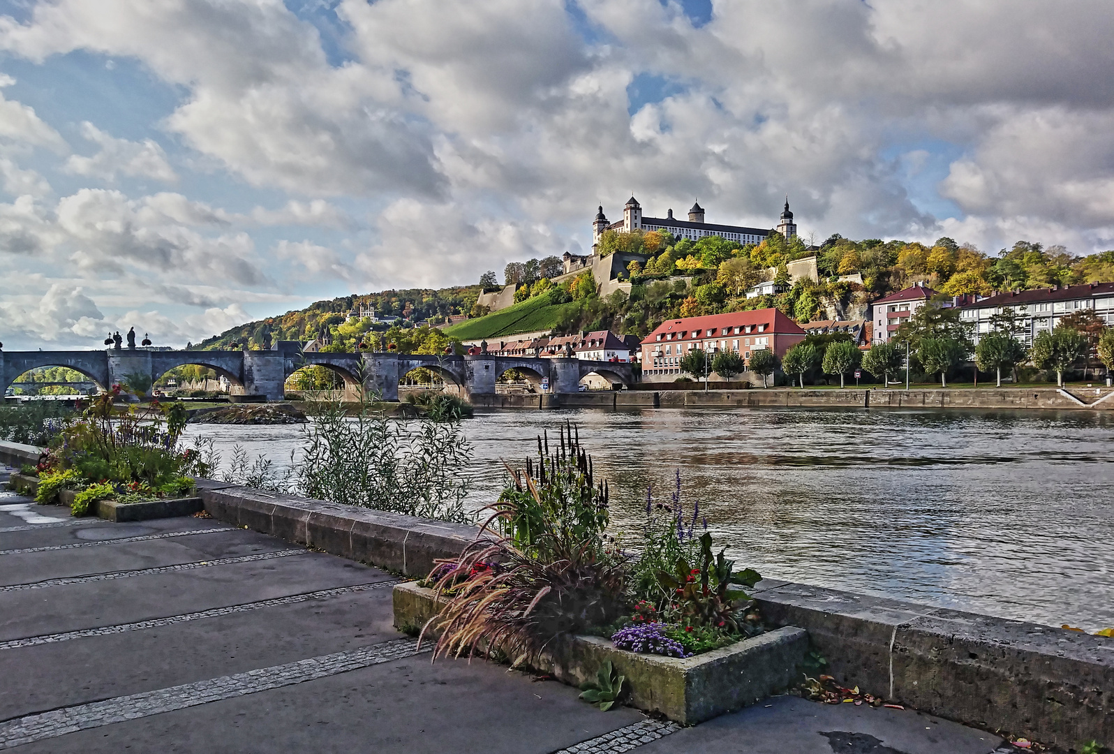 Der immer schöne Anblick vom Main zur Festung Marienber und Käppele