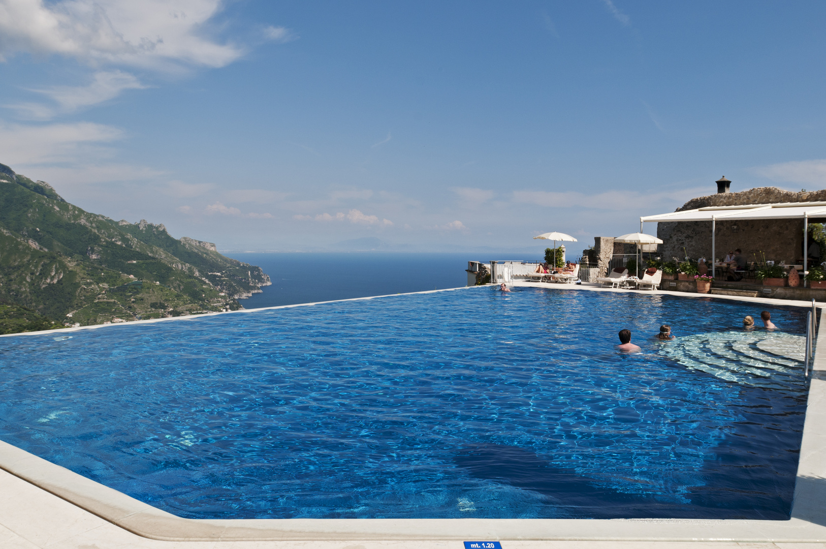 Der Infinity Pool des Hotels Caruso in Ravello