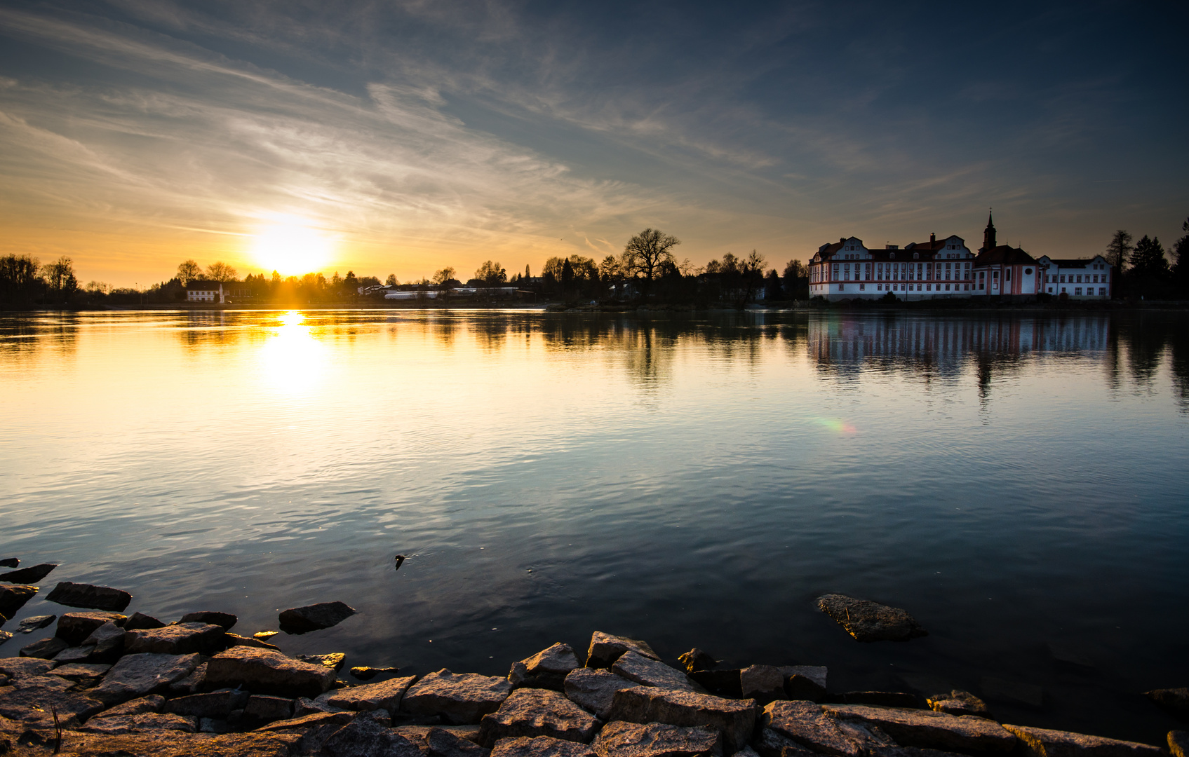 Der Inn und das Kloster in Neuhaus (Abendstimmung)