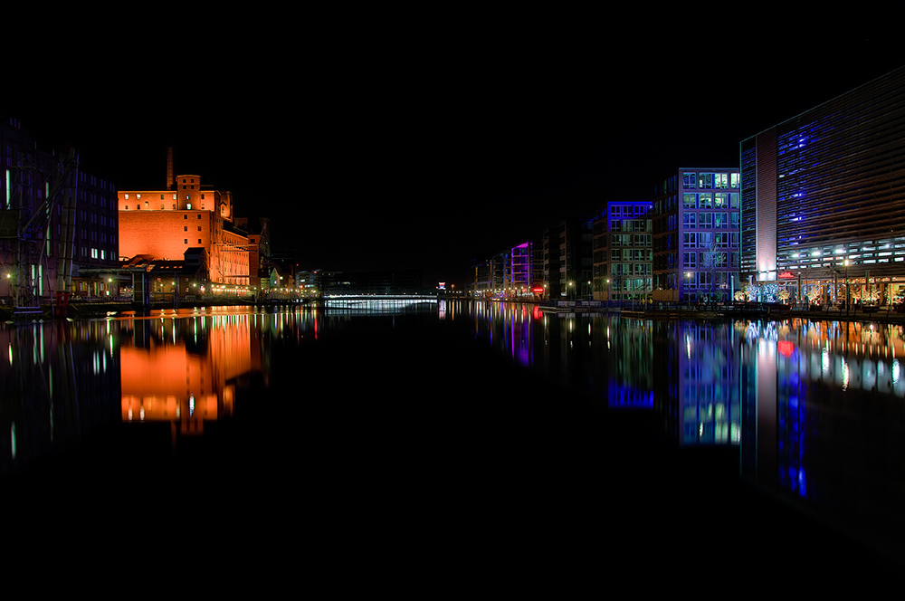 Der Innenhafen bei Nacht