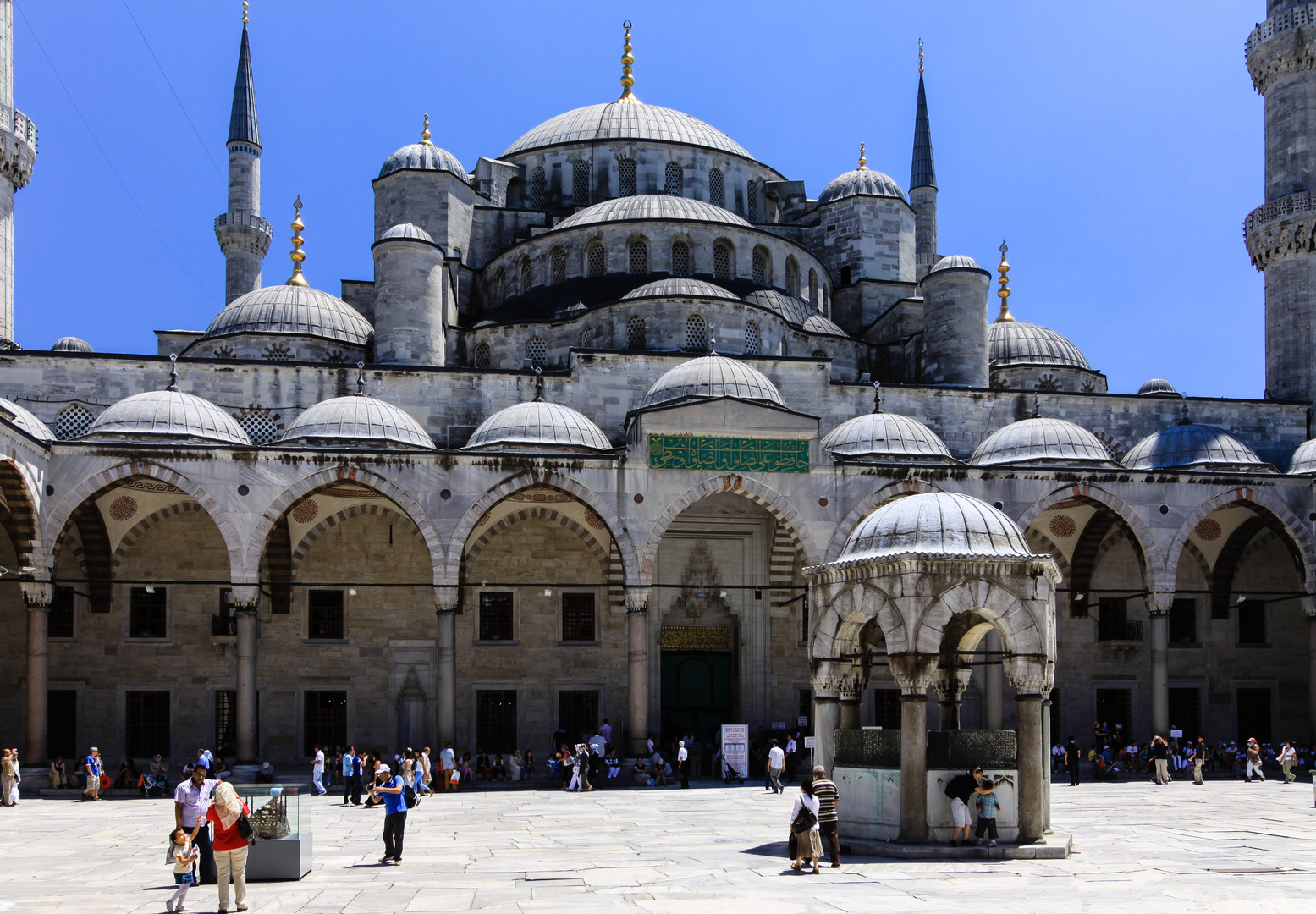 Der Innenhof der Blauen Moschee II...