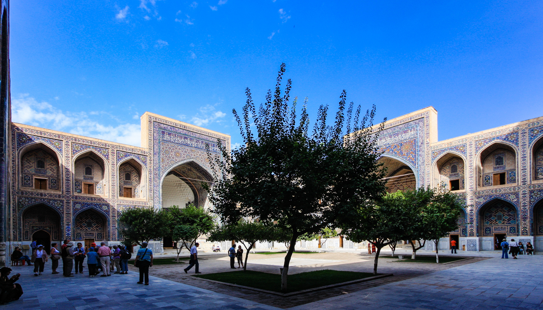 Der Innenhof der Medrese Ulughbek (1)