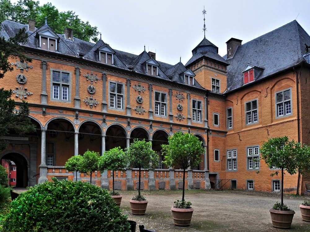 Der Innenhof von Schloss Rheydt.....