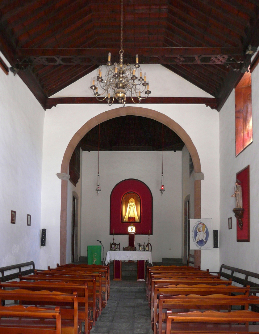 Der Innenraum der alten Kirche