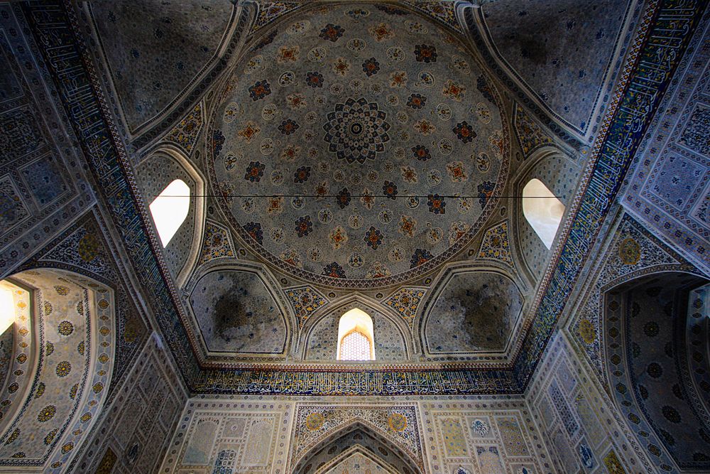 Der Innenraum der Gök Gumbas-Moschee (2)