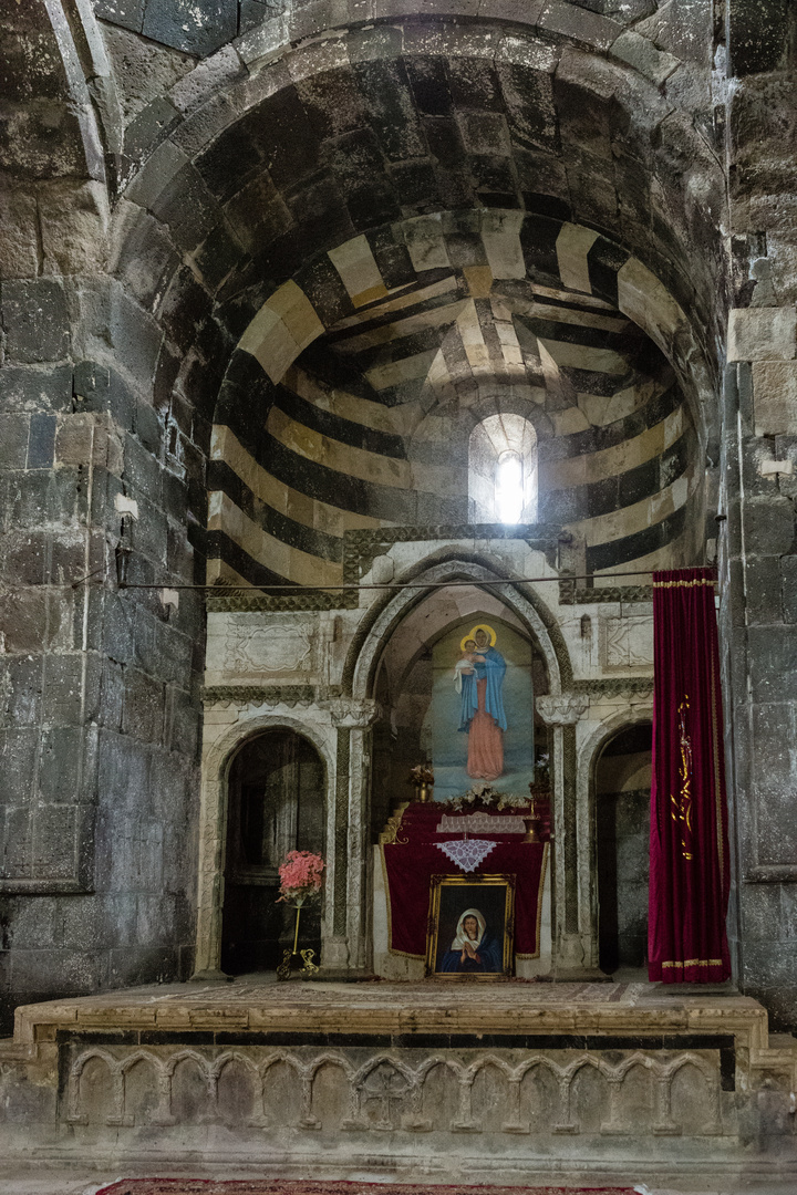 Der Innenraum der Thaddäuskirche