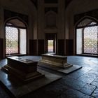 Der Innenraum des Humayun-Mausoleums...