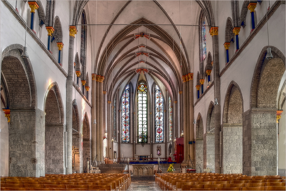 Der Innenraum des Vitus-Münsters in Mönchengladbach