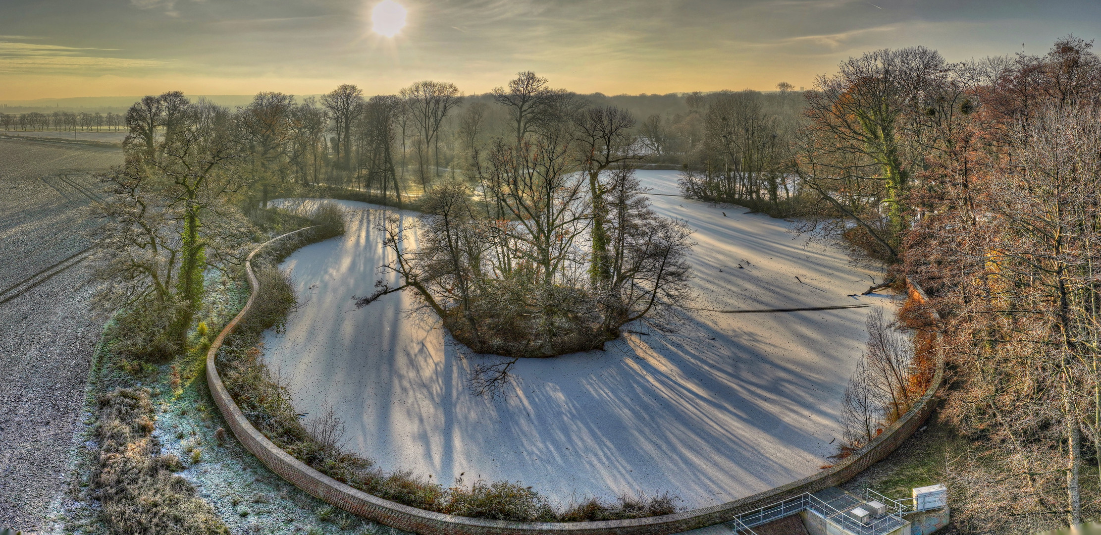 Der Inselweiher Brühl im Frost