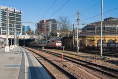 Der InterCity aus Münster fährt ein auf Gleis 9