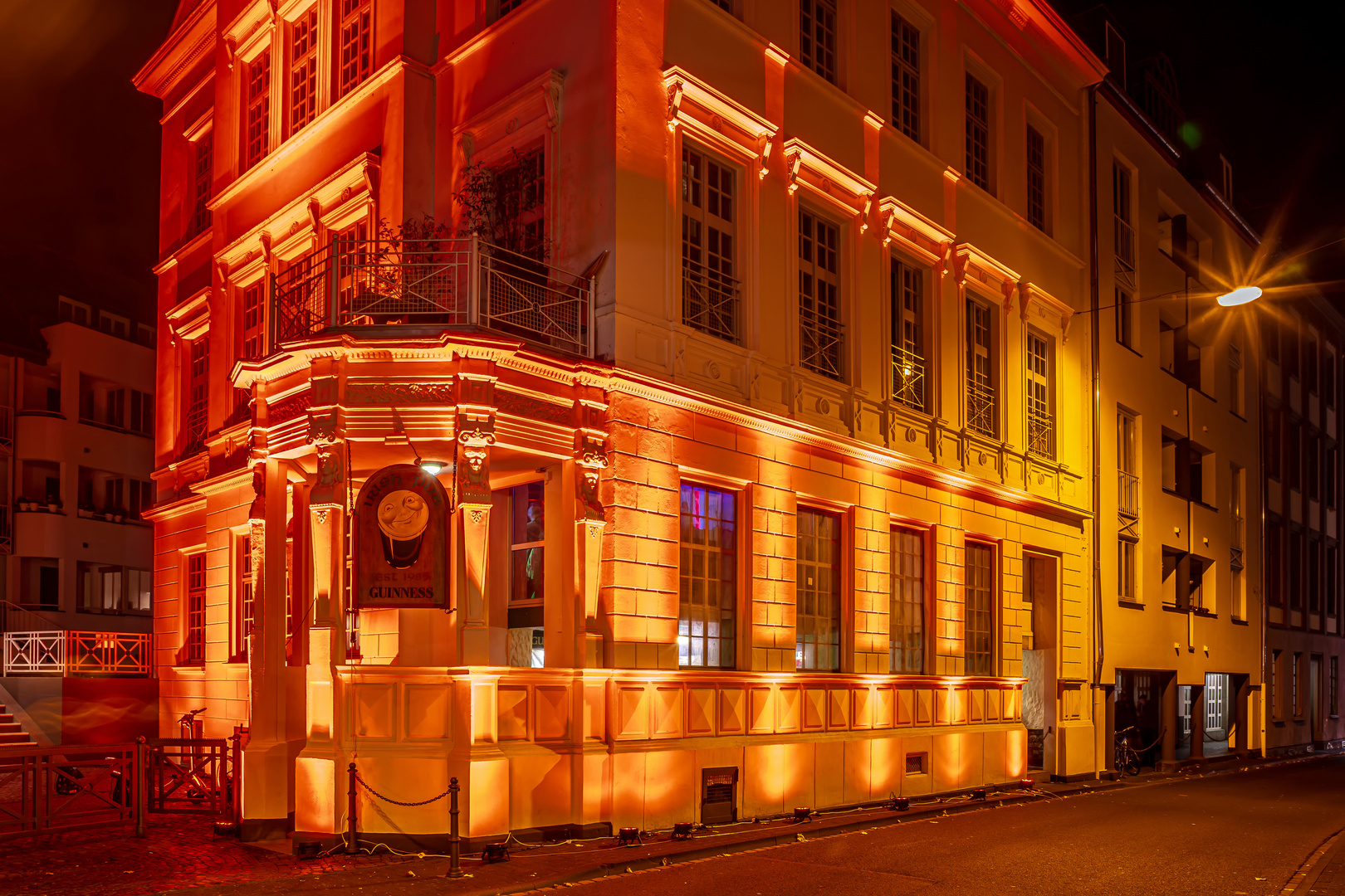 Der Irish Pub in Koblenz, illuminiert zu Halloween 2022