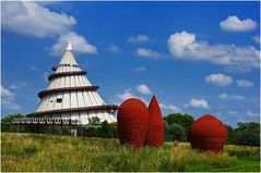 Der Jahrtausendturm im Elbauenpark