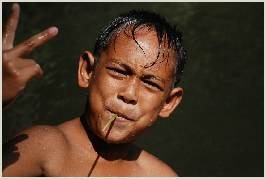 Der Junge der aus dem Wasser kam