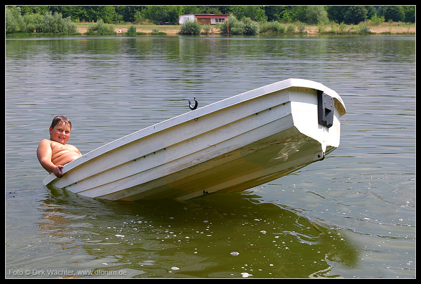 Der Junge im Boot Foto & Bild sport, wassersport, motive Bilder auf