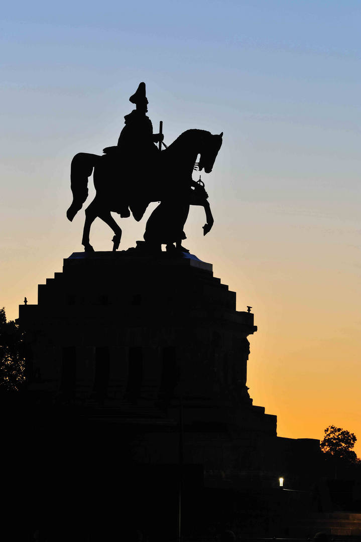 Der Kaiser als Silhouette am Deutschen Eck