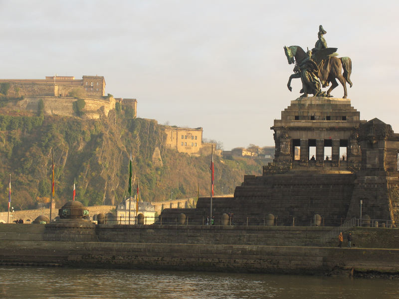 Der "Kaiser" vor der Festung Ehrenbreitstein