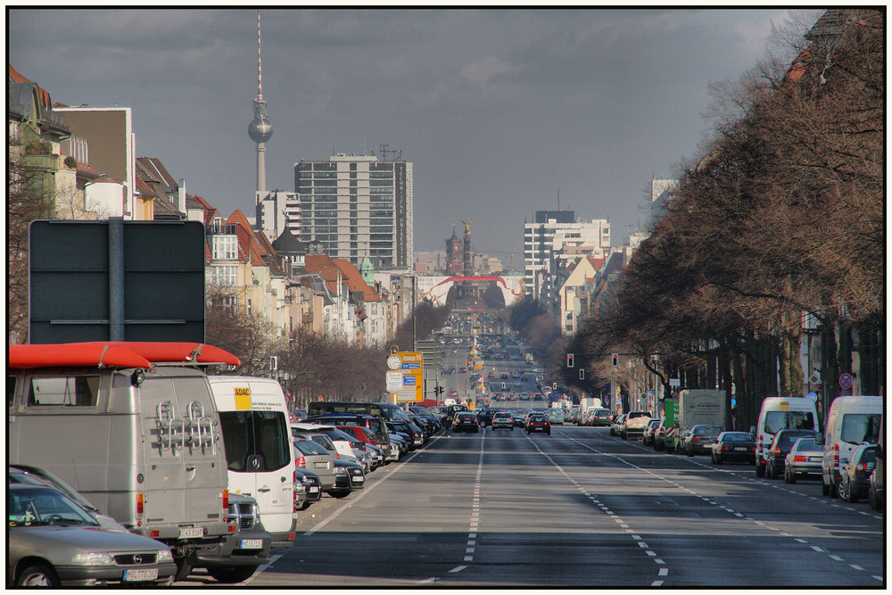 Der Kaiserdamm Richtung Osten - Blick ca. 15km