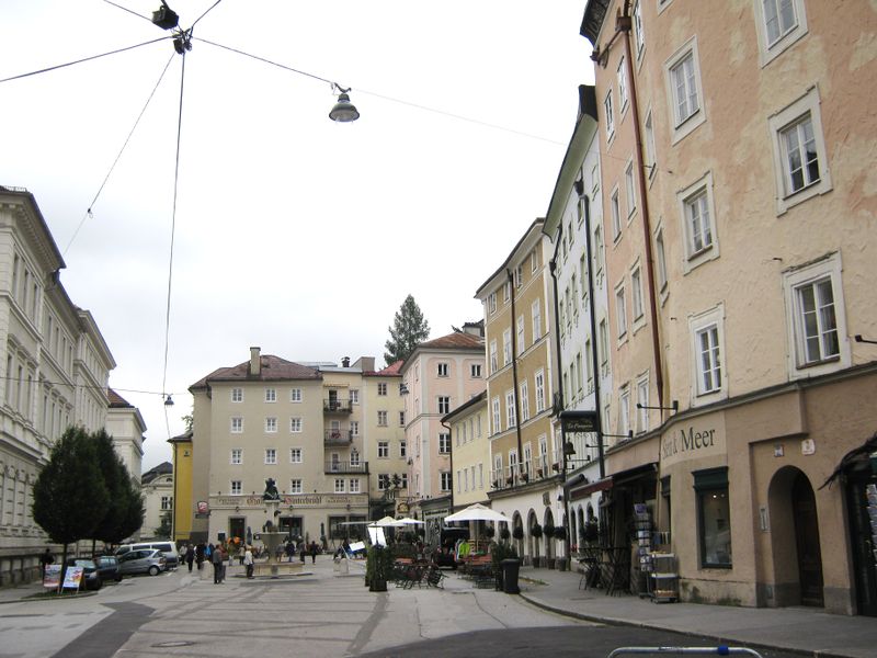 Der Kajetanerplatz im Herzen der Salzburger Altstadt