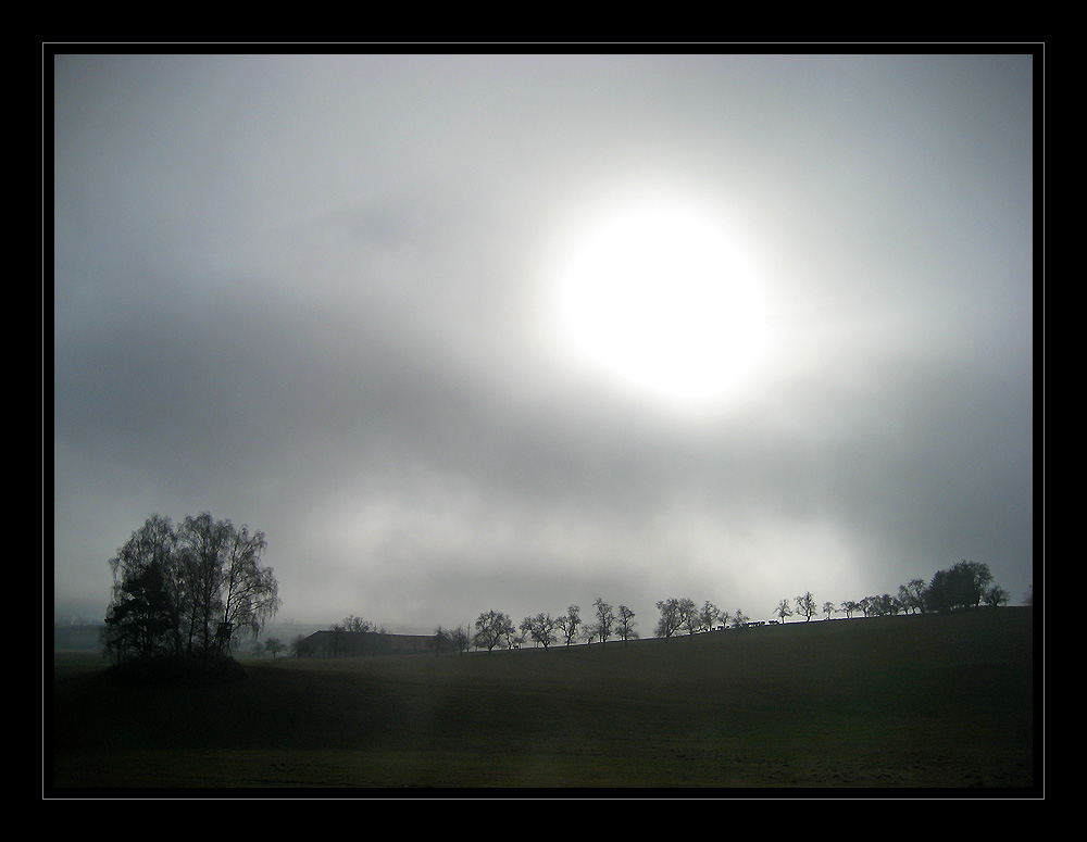 der kampf zwischen sonne und nebel