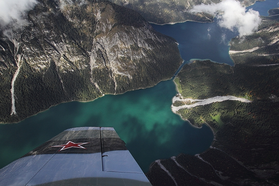 der Kanal - er verbindet Heiterwanger und Plansee - aus der YAK 52 - 11.10.2015