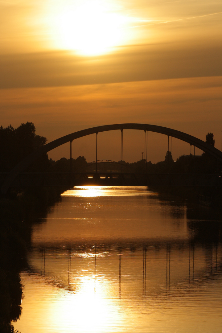 der Kanal im Abendlicht