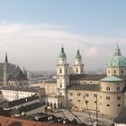 Der Kapitelplatz in der Salzburger Altstadt ..