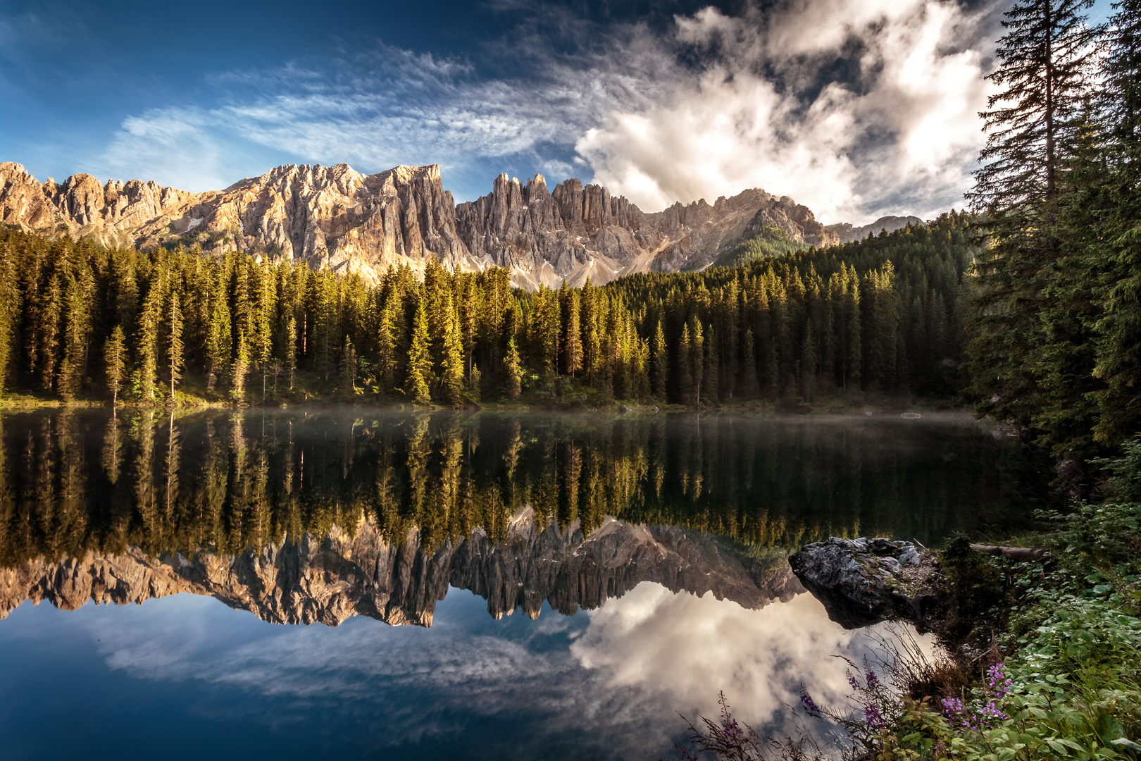 Der Karersee im Abendlicht