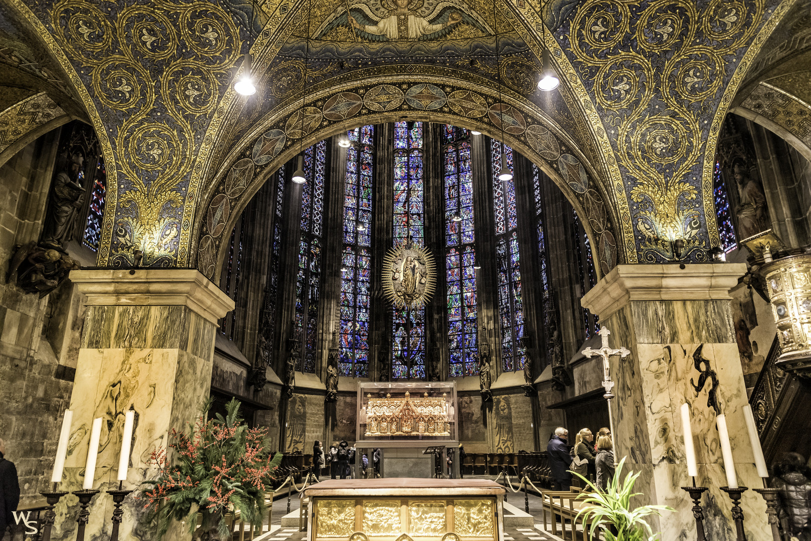 der Karlsschrein im Aachener Dom