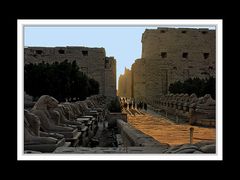 Der Karnak-Tempel bei Sonnenaufgang