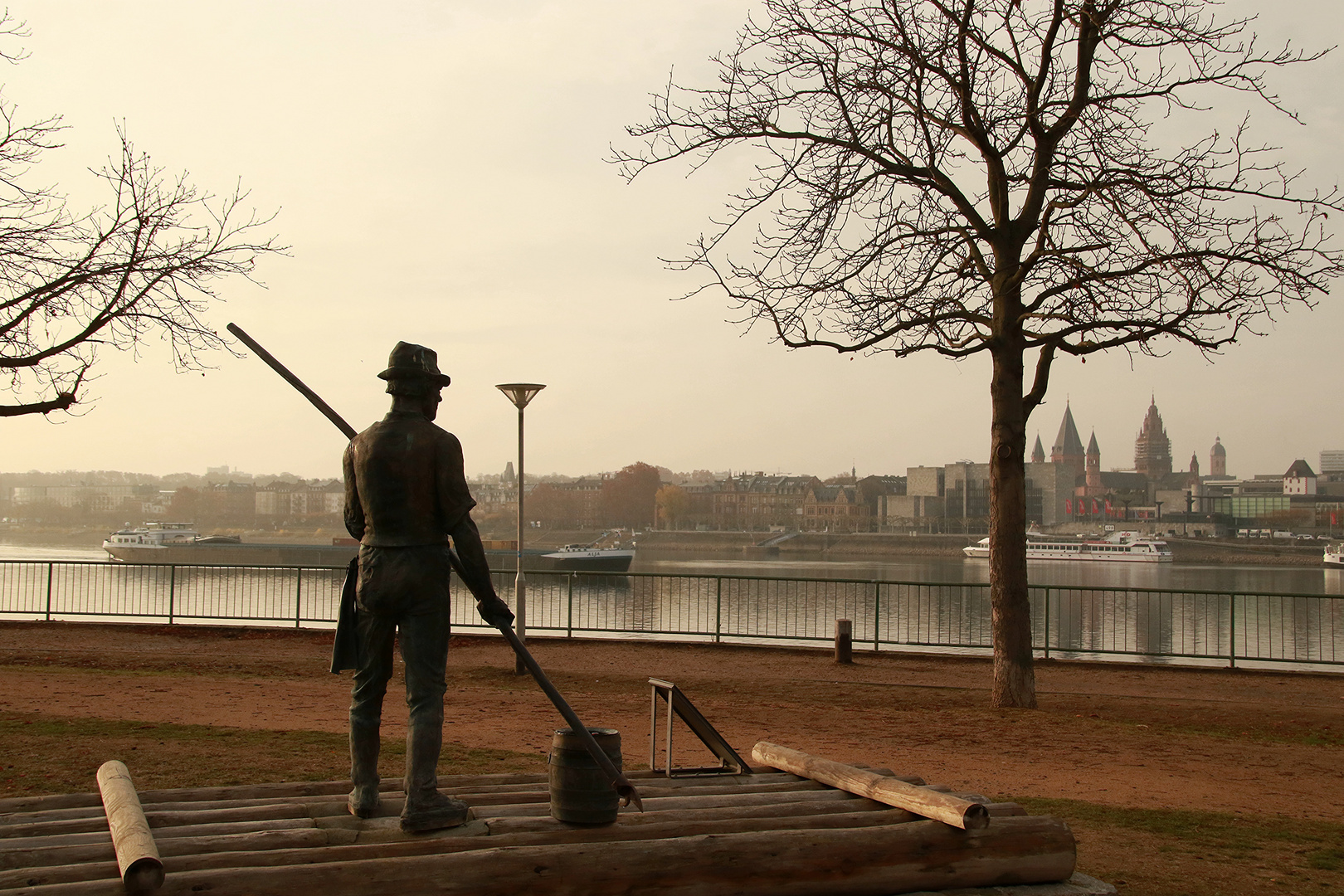 Der Kasteler Flößer am Rhein