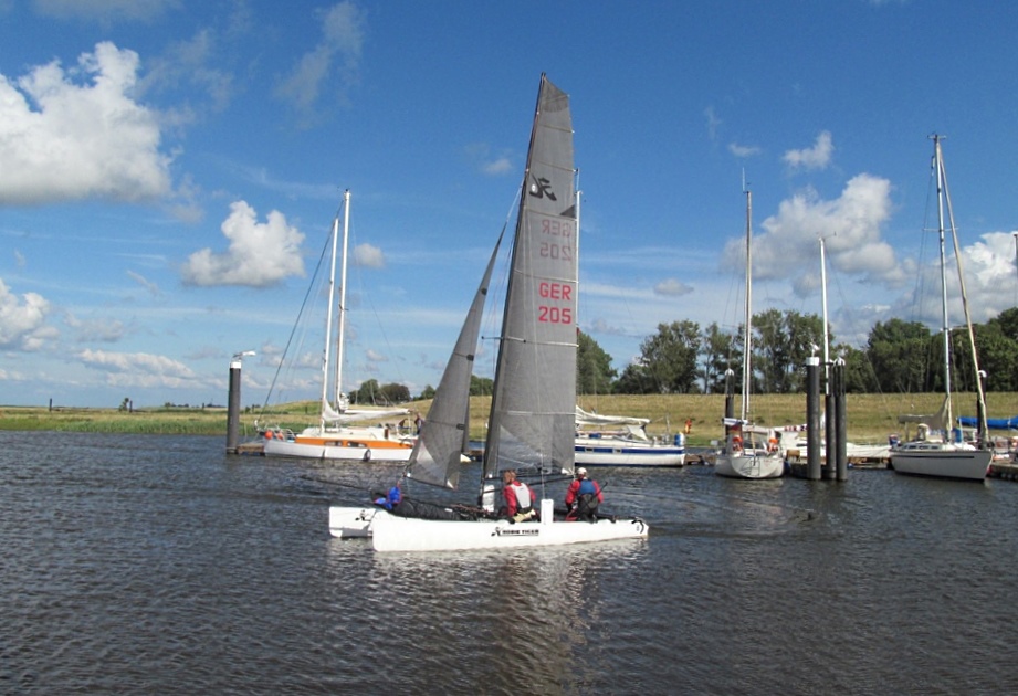 der Katamaran kommt von der Nordsee frisch rein .............