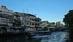 Der Khlong Saen Saep mit Linienboot