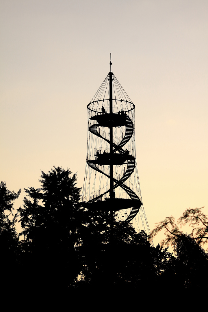 Der Killesbergturm im Abendlicht