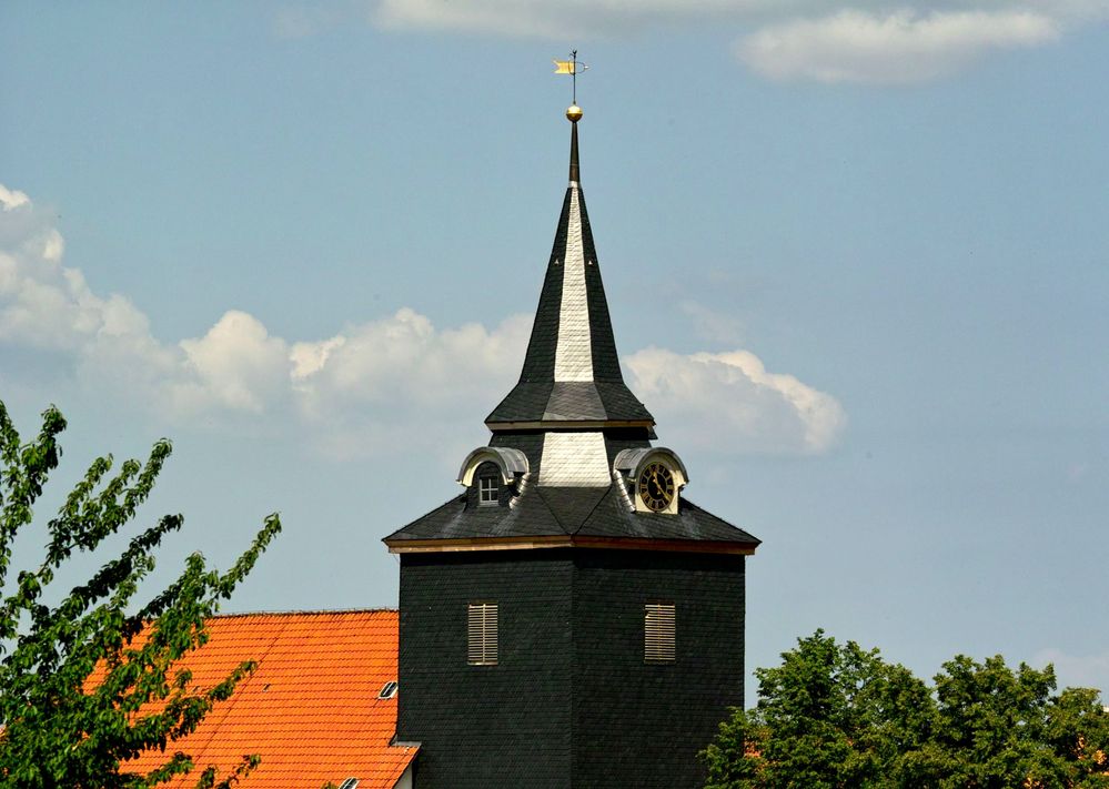 Der Kirchturm der Kirche in Salzderhelden / Einbeck .