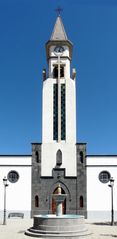 Der Kirchturm der neuen Kirche