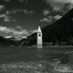 Der Kirchturm im Reschensee