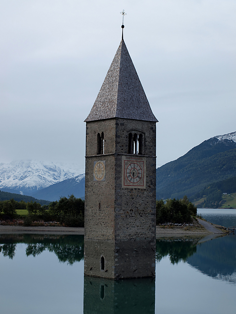 Der Kirchturm von Graun