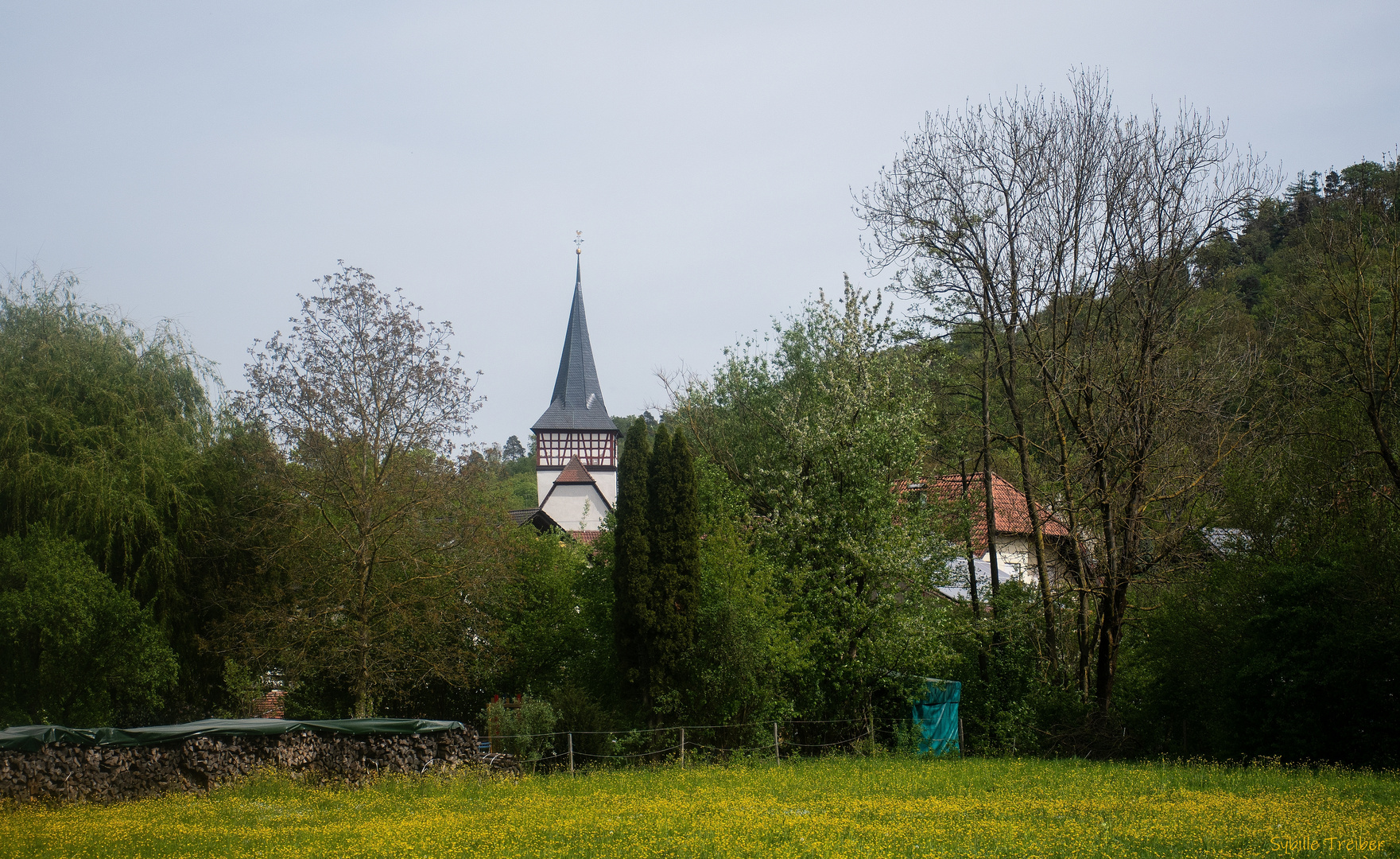 Der Kirchturm von Gronau