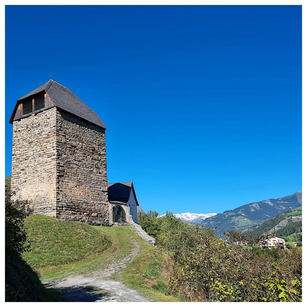 Der Kirchturm/Bergfried on Sogn Luregn