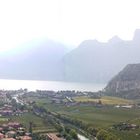 Der klassische Blick auf Torbole am Garda-See bei der Herfahrt von Rovereto.