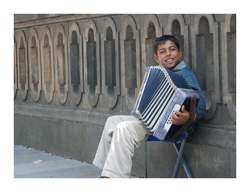 Der kleine berliner Straßenmusikant