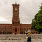 Der kleine Fotograf besucht das Rote Rathaus.