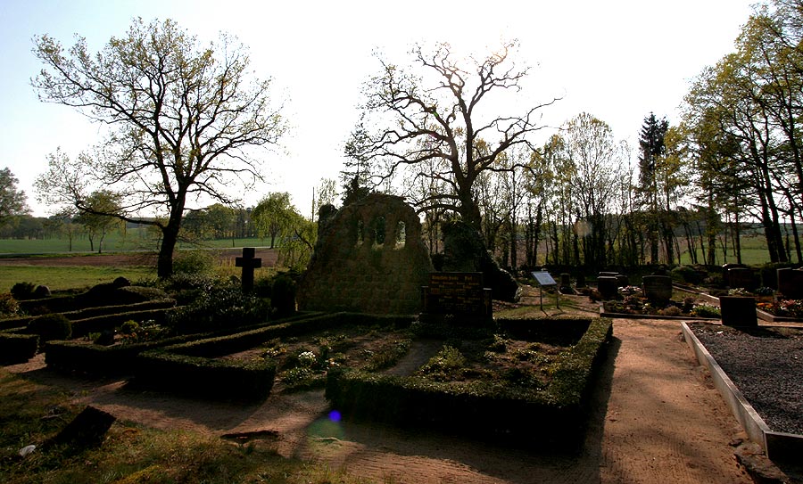 Der kleine Friedhof in Spithal ( Hannoversches Wendland)