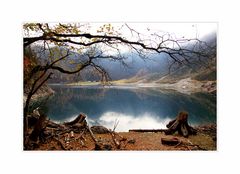 Der kleine Gosausee im Dachsteingebirge ...