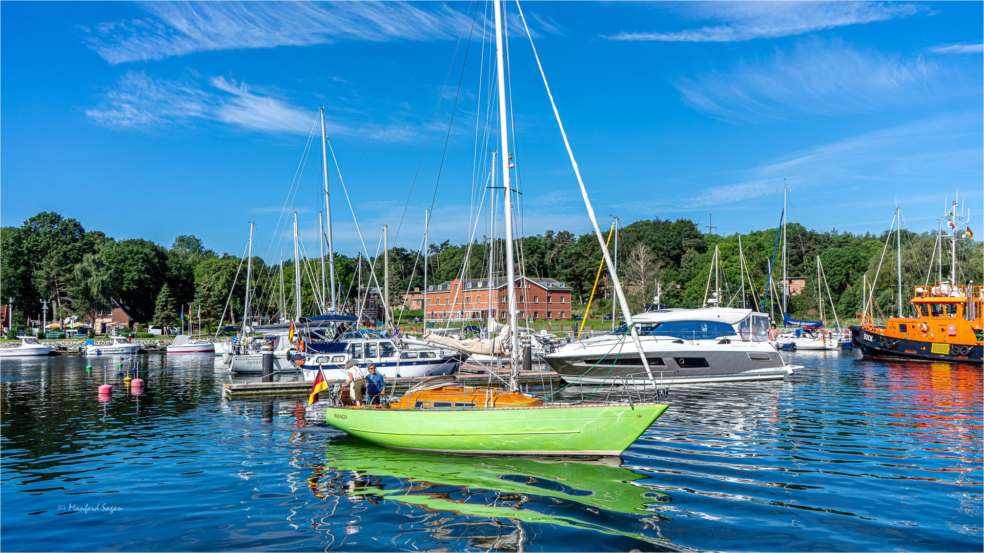 Der kleine Hafen Barhöft... 